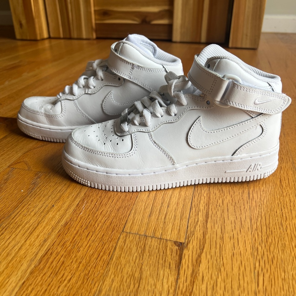 Nike Air Force 1 Mid LE Triple White Big Kids Size 4.5